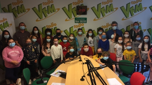 Une classe d’élémentaire découvre la radio VFM